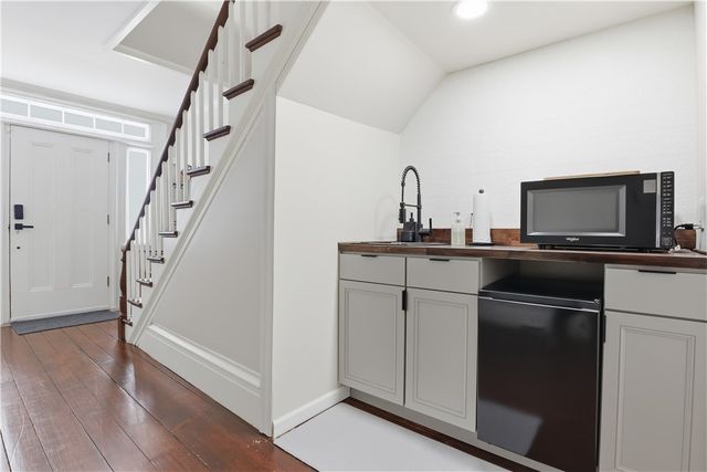 8361 State Route 5 And 20, West Bloomfield, NY 14469