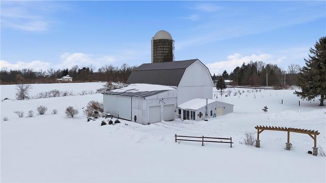 8361 State Route 5 And 20, West Bloomfield, NY 14469