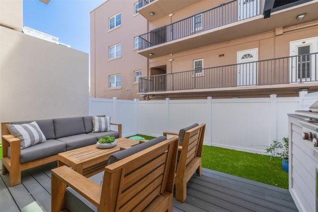 233 8TH STREET N, St Petersburg, FL 33701