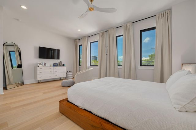 233 8TH STREET N, St Petersburg, FL 33701