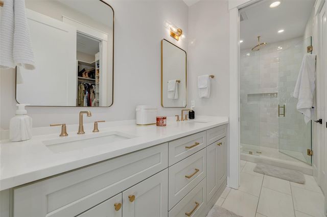 233 8TH STREET N, St Petersburg, FL 33701