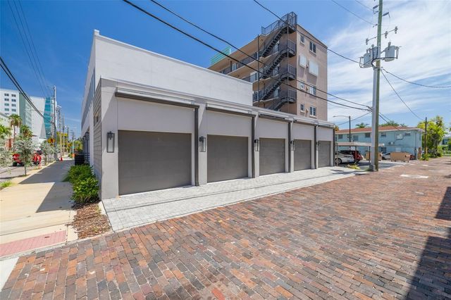 233 8TH STREET N, St Petersburg, FL 33701