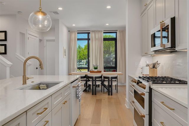 233 8TH STREET N, St Petersburg, FL 33701