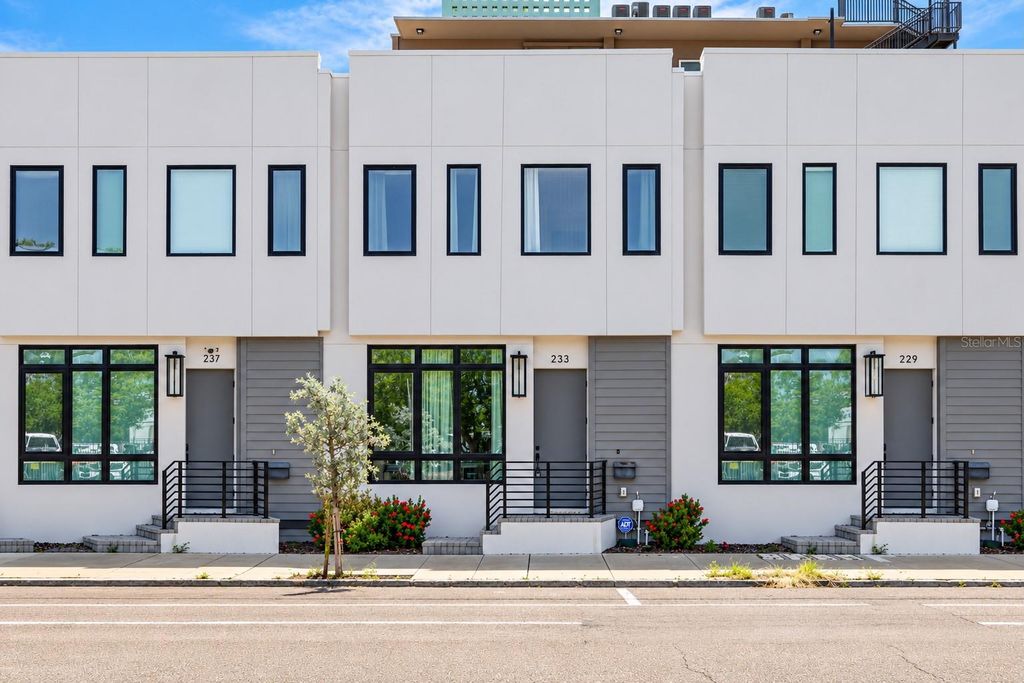 233 8TH STREET N, St Petersburg, FL 33701