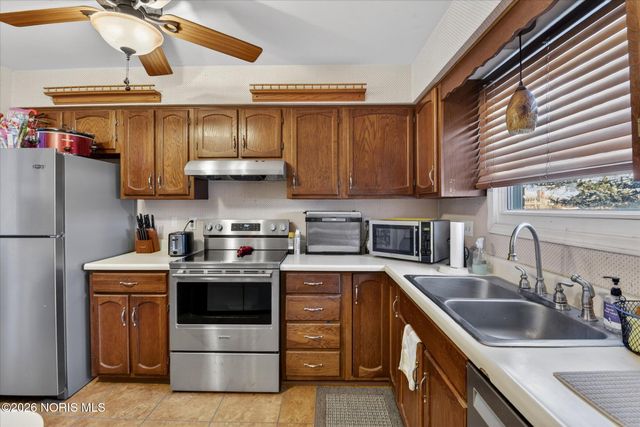 2630 7th Street, Apt B, Maumee, OH 43537