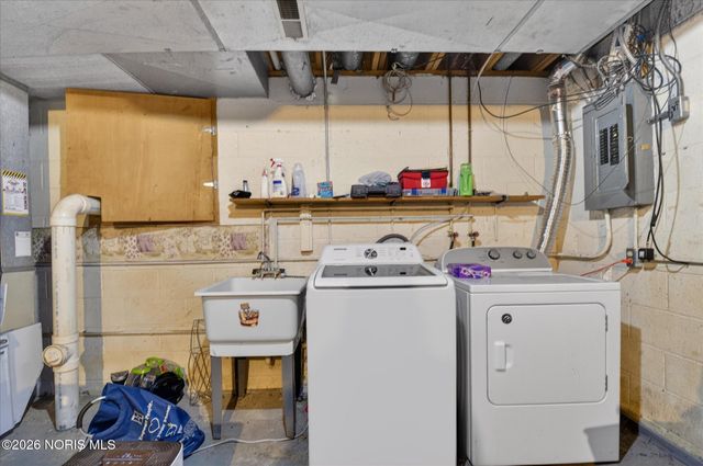 2630 7th Street, Apt B, Maumee, OH 43537