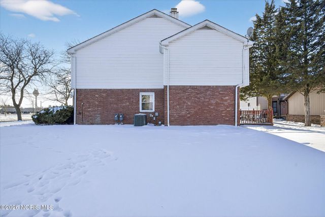 2630 7th Street, Apt B, Maumee, OH 43537