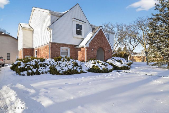 2630 7th Street, Apt B, Maumee, OH 43537