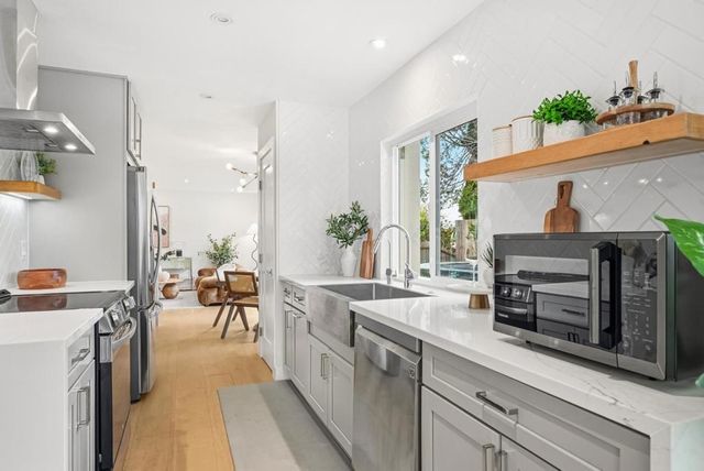 27947 Edgecliff Way, Hayward, CA 94542