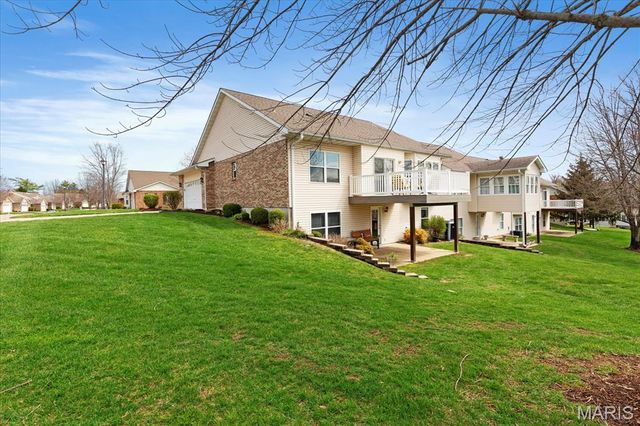 2919 Mac Arthur Drive 29, St Charles, MO 63301