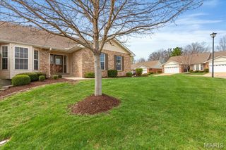 2919 Mac Arthur Drive 29, St Charles, MO 63301