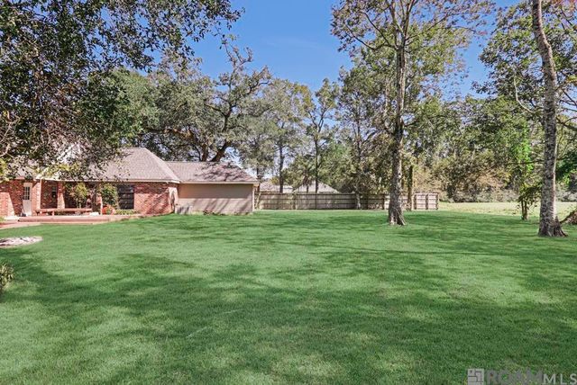 1227 E Eva St, Gonzales, LA 70737