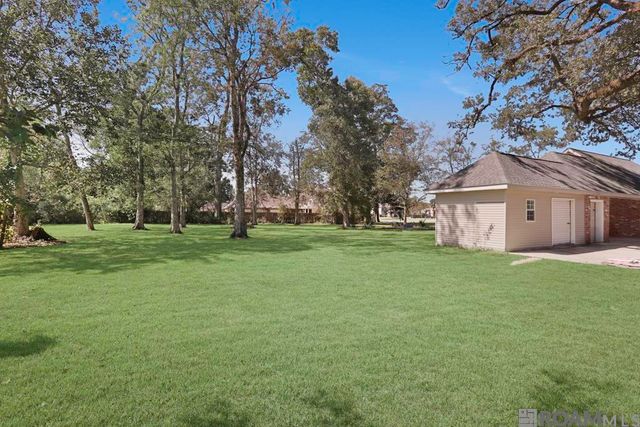 1227 E Eva St, Gonzales, LA 70737