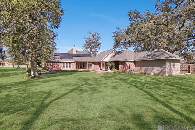 1227 E Eva St, Gonzales, LA 70737