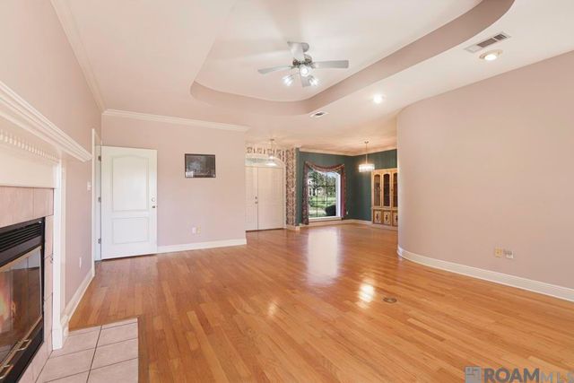 1227 E Eva St, Gonzales, LA 70737