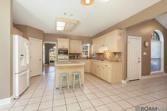 1227 E Eva St, Gonzales, LA 70737