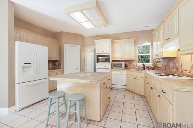 1227 E Eva St, Gonzales, LA 70737