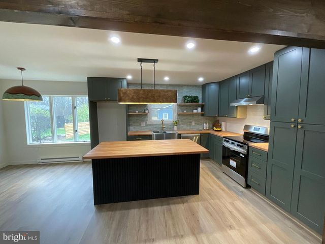 1067 BROADVIEW DR, Jim Thorpe, PA 18229