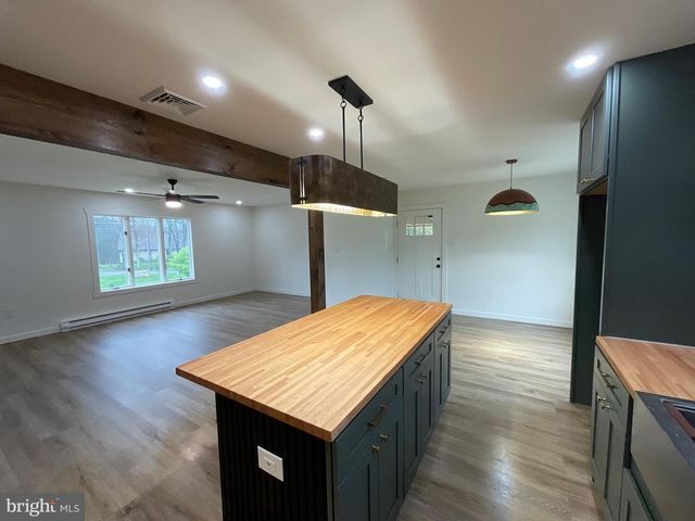 1067 BROADVIEW DR, Jim Thorpe, PA 18229