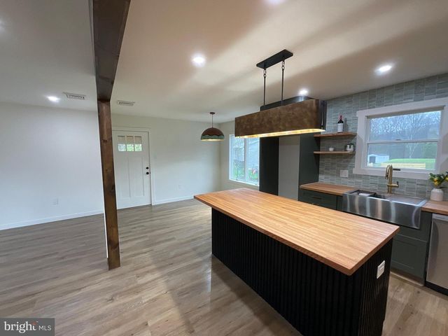 1067 BROADVIEW DR, Jim Thorpe, PA 18229