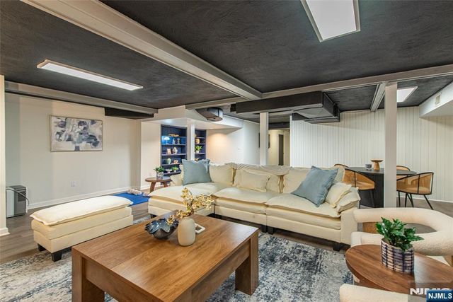 25 West Road, Millburn, NJ 07078