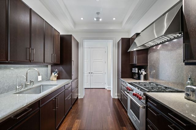 118 E ERIE Street 28F, Chicago, IL 60611