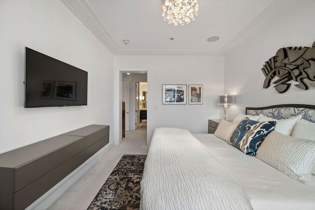 118 E ERIE Street 28F, Chicago, IL 60611