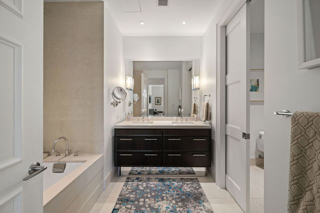 118 E ERIE Street 28F, Chicago, IL 60611