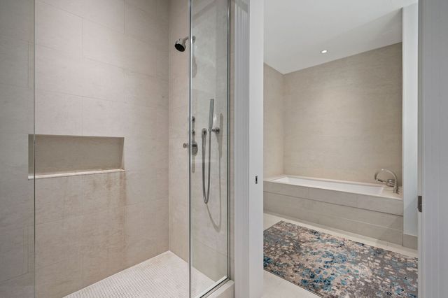 118 E ERIE Street 28F, Chicago, IL 60611