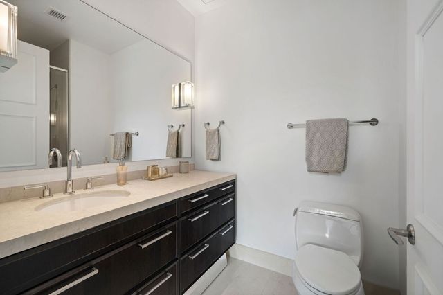 118 E ERIE Street 28F, Chicago, IL 60611