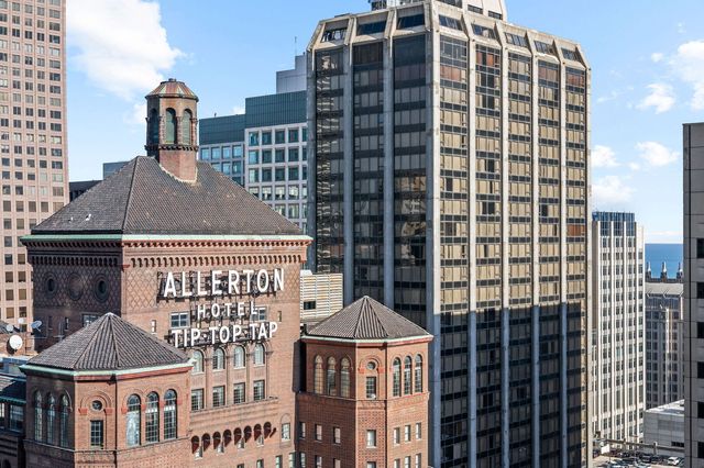 118 E ERIE Street 28F, Chicago, IL 60611