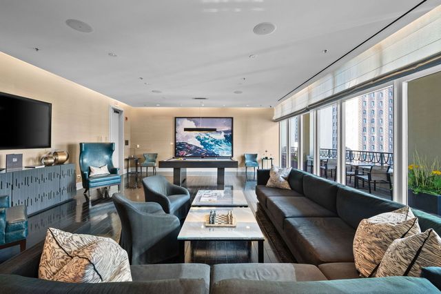 118 E ERIE Street 28F, Chicago, IL 60611