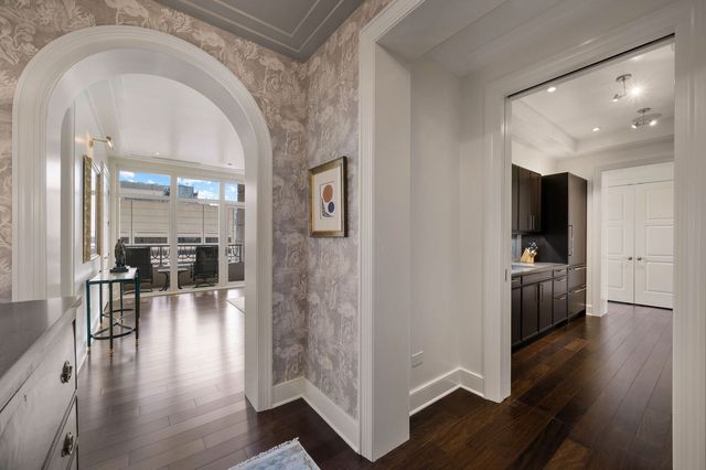 118 E ERIE Street 28F, Chicago, IL 60611