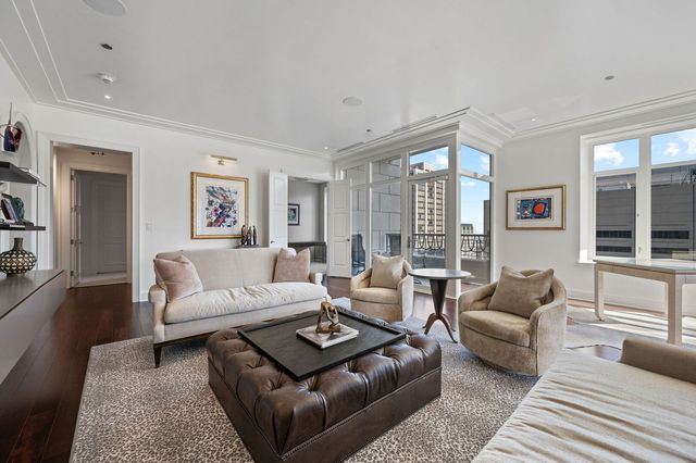 118 E ERIE Street 28F, Chicago, IL 60611