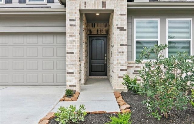 107 Walnut Hill Court, Anahuac, TX 77514
