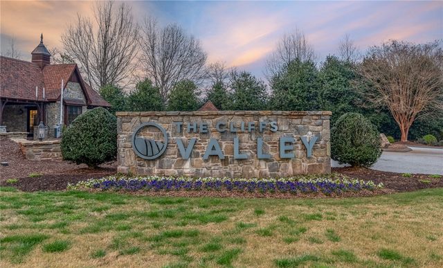 901 Mountain Summit Road, Travelers Rest, SC 29690