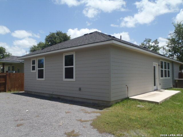 964 ALLENDE ST, Seguin, TX 78155
