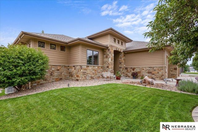 19611 Brookside Lane, Gretna, NE 68028