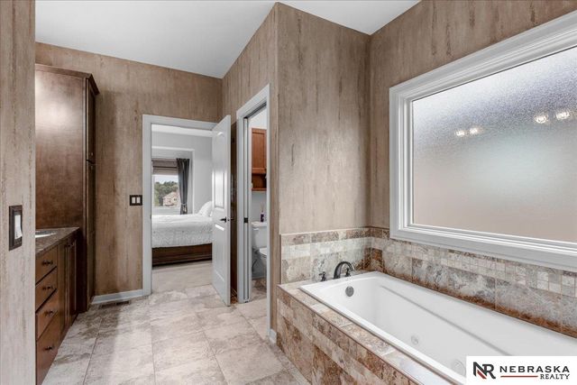 19611 Brookside Lane, Gretna, NE 68028
