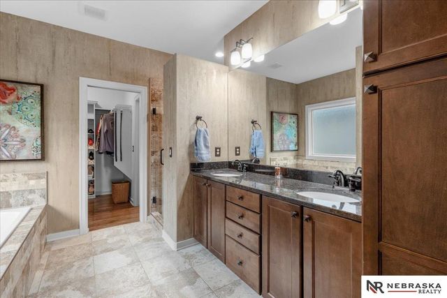 19611 Brookside Lane, Gretna, NE 68028