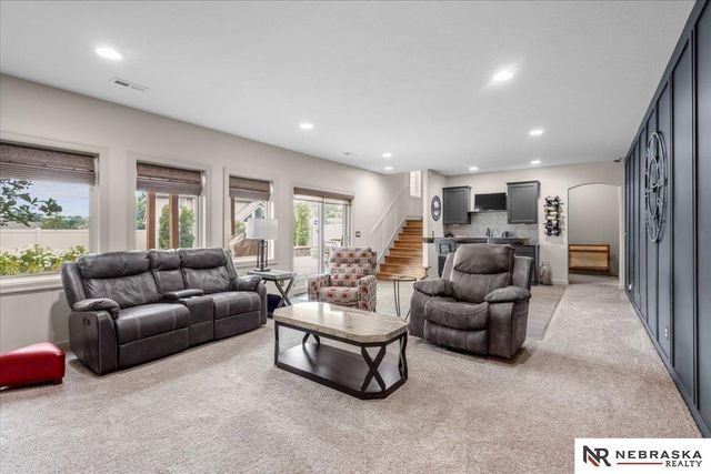 19611 Brookside Lane, Gretna, NE 68028