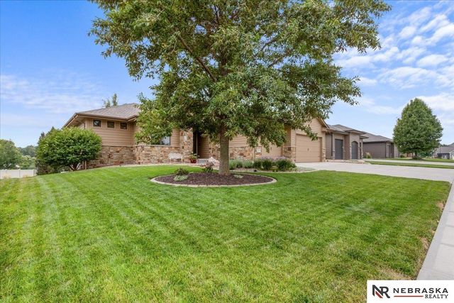 19611 Brookside Lane, Gretna, NE 68028
