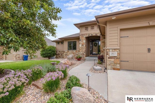 19611 Brookside Lane, Gretna, NE 68028