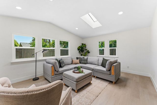 3445 Rosemont Dr, Sacramento, CA 95826