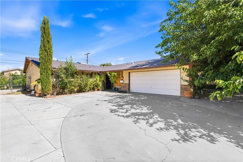 Image 1 of property listing at 38442 3rd St E E, Palmdale, CA 93550
