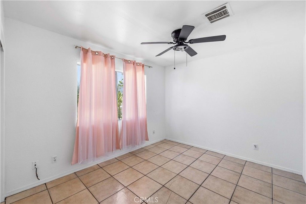 Image 13 of property listing at 38442 3rd St E E, Palmdale, CA 93550