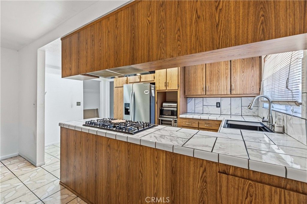 Image 7 of property listing at 38442 3rd St E E, Palmdale, CA 93550