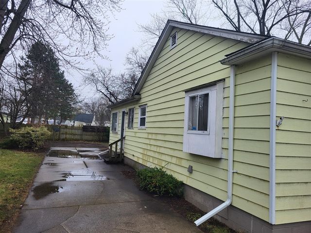 20304 E Eight Mile Road, Harper Woods, MI 48225