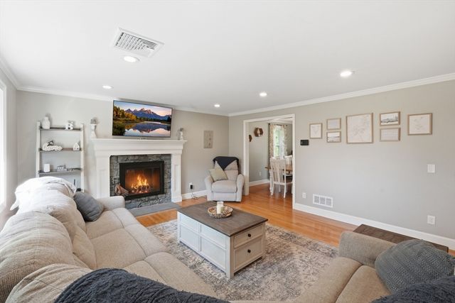 137 Ward St, North Brookfield, MA 01535