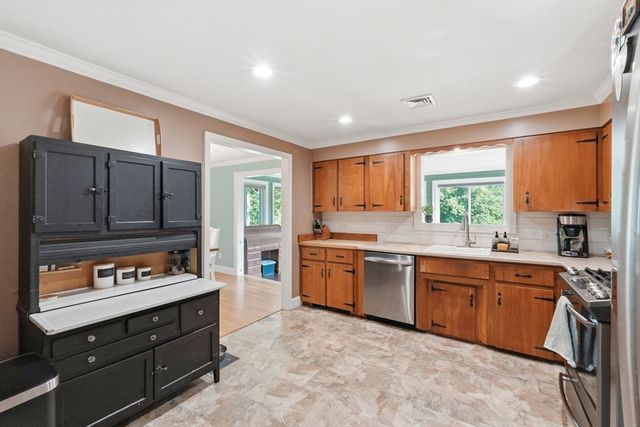 137 Ward St, North Brookfield, MA 01535